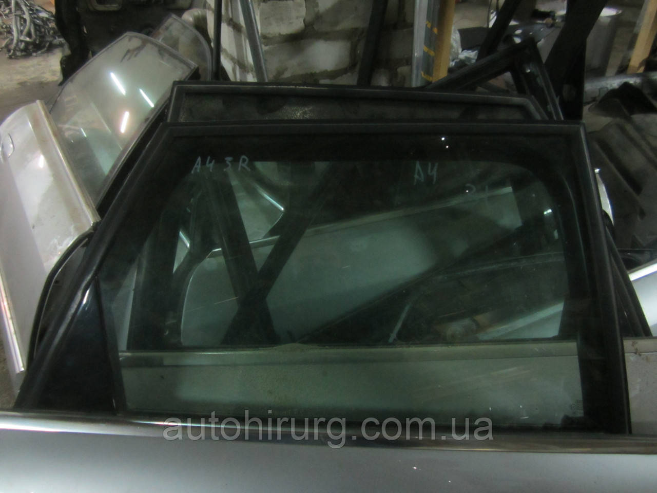 Скло заднього правого дверей audi a4 b6