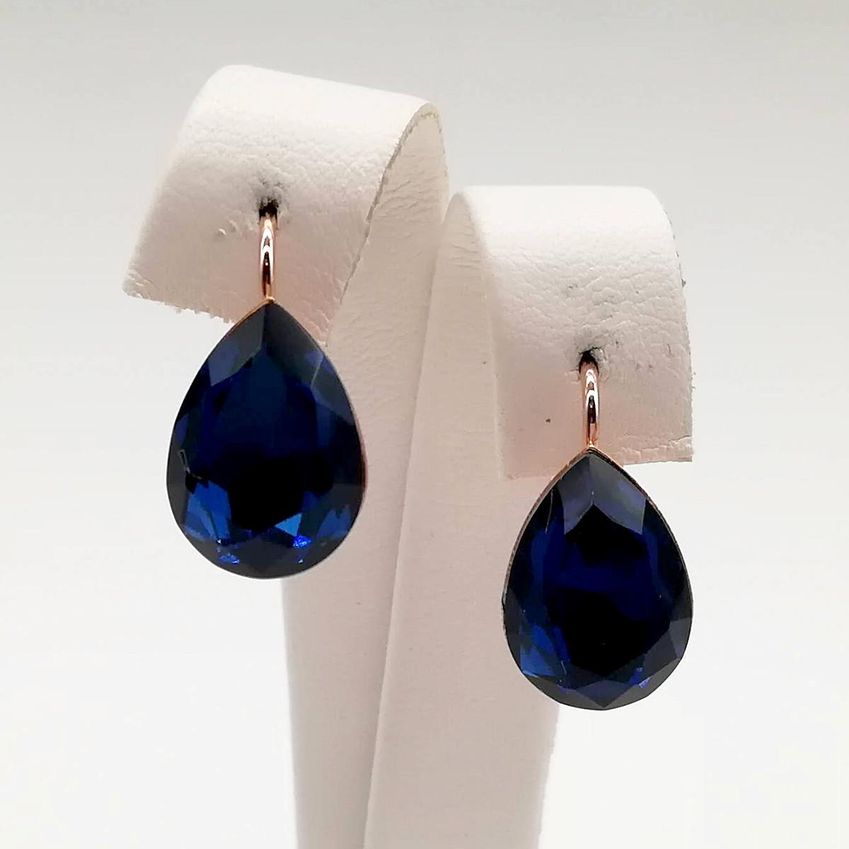 Сережки SONATA з медичного золота, кристали Swarovski темно-синього кольору, позолота PO, 24743