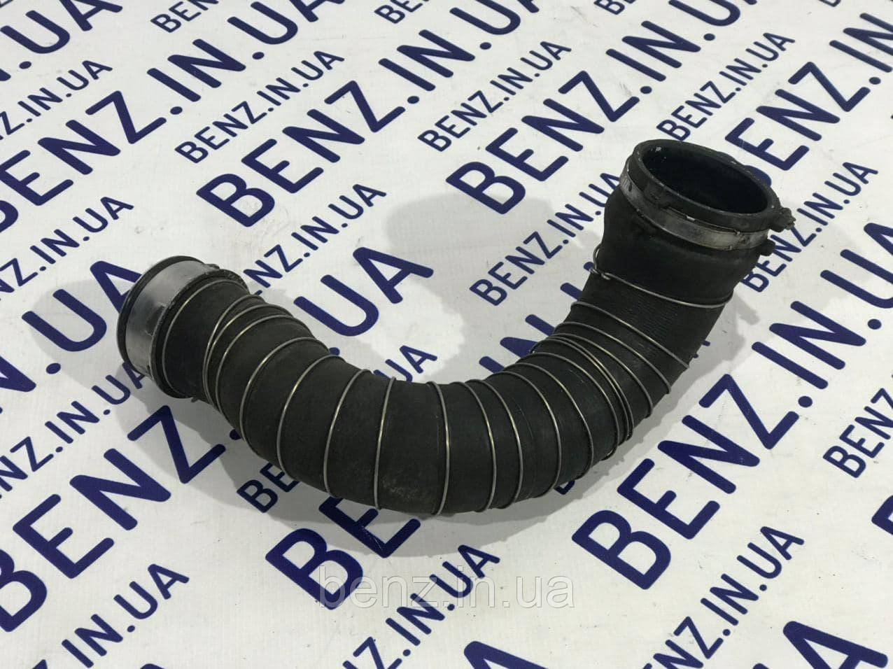 Патрубок інтеркулера зліва Mercedes W204, W212 A2045280782