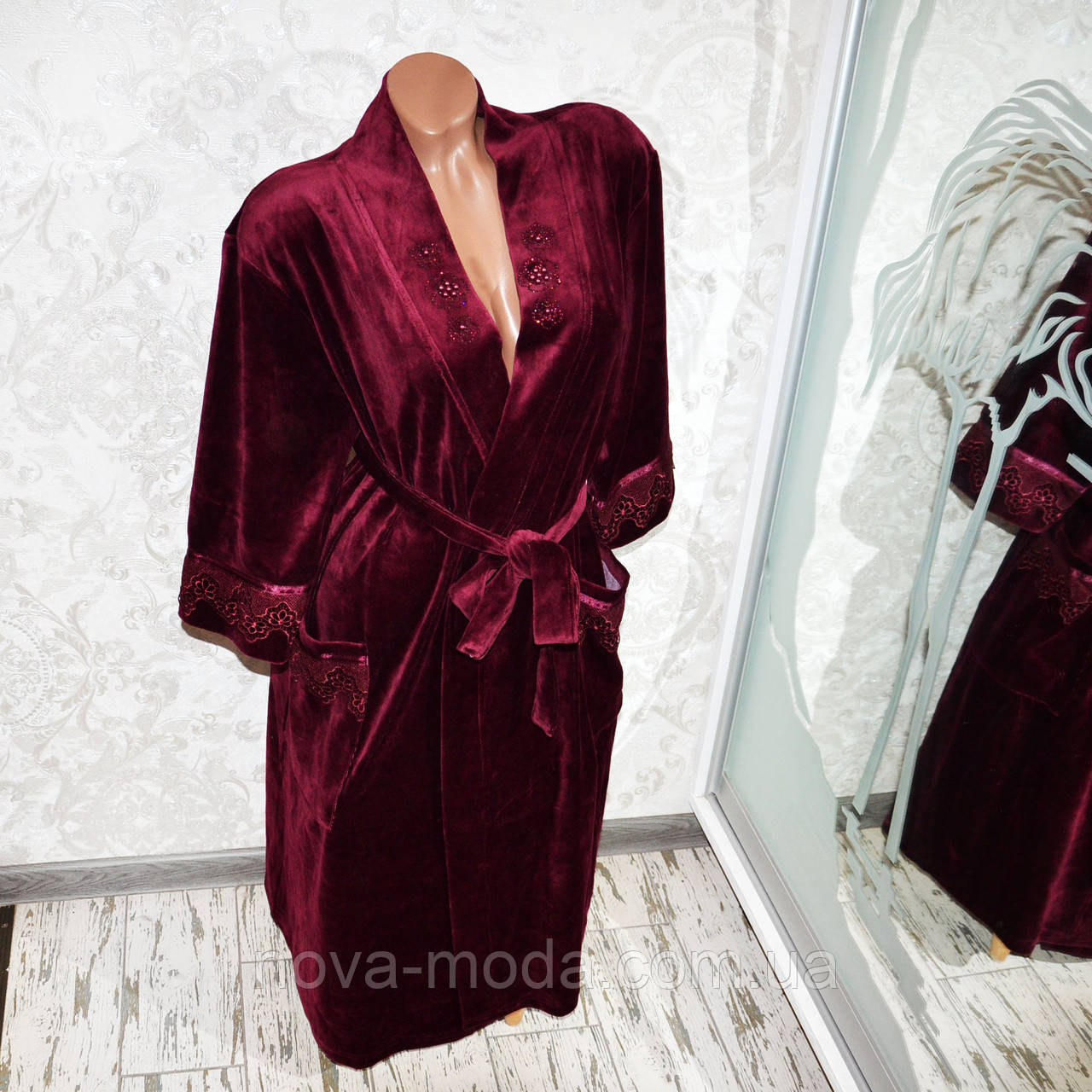 Розмір 56 (4XL). Жіночий бордовий велюровий халат х/б, на запах, з поясом, бавовняний теплий халатик, фото 1