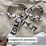 Жіноча класична сумка рептилія через плече на широкому ремінці з ланцюжком кавова бежева, фото 9