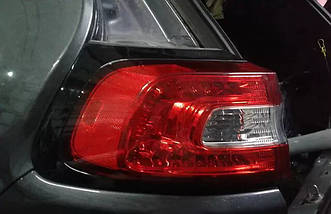 Ліхтар задній лівий зовнішній (кришка багажника) для Jeep Cherokee KL 2014-2018 Джип Черокі (КЛ) 68102907AF, фото 3