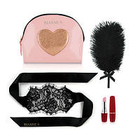 Романтический набор Rianne S: Kit d'Amour: вибропуля, перышко, маска, чехол-косметичка Pink/Gold Feromon