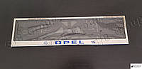 Рамка номерного знаку з написом "Opel"