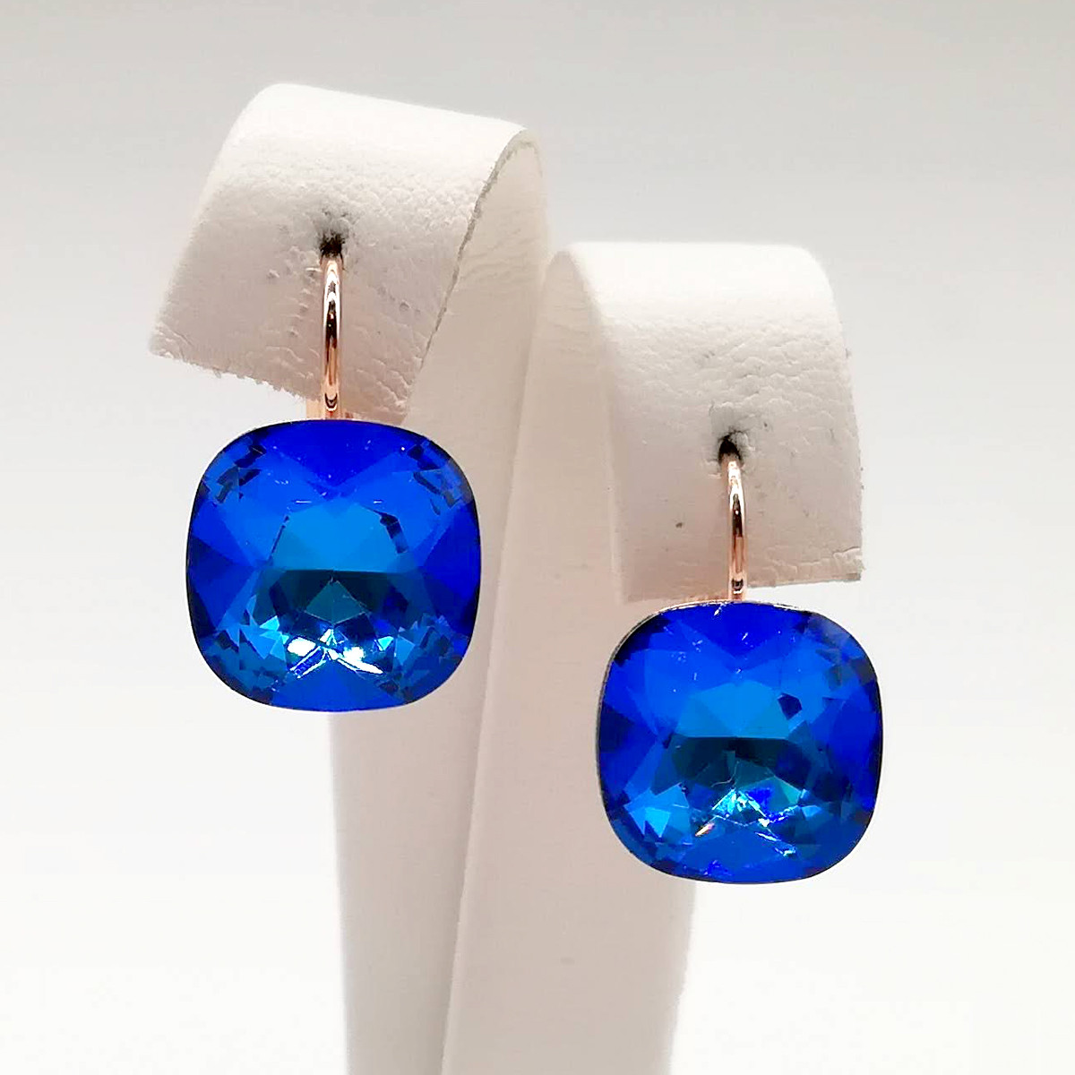 Сережки SONATA з медичного золота, кристали Swarovski насичено-синього кольору, позолота PO, 24750