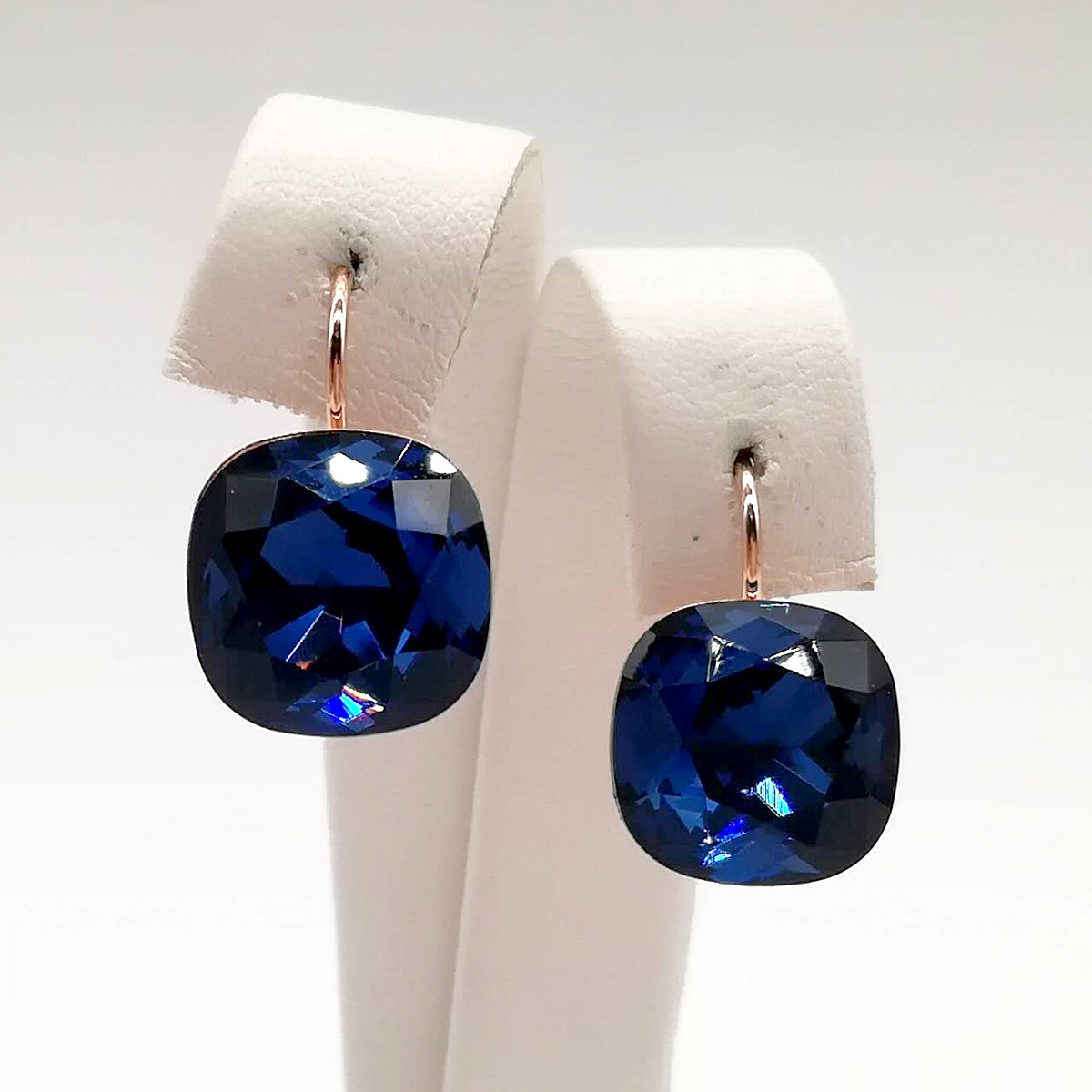 Сережки SONATA з медичного золота, кристали Swarovski темно-синього кольору, позолота PO, 24754