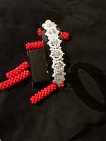 Оригінальний жіночий браслет із бісеру та намистин.