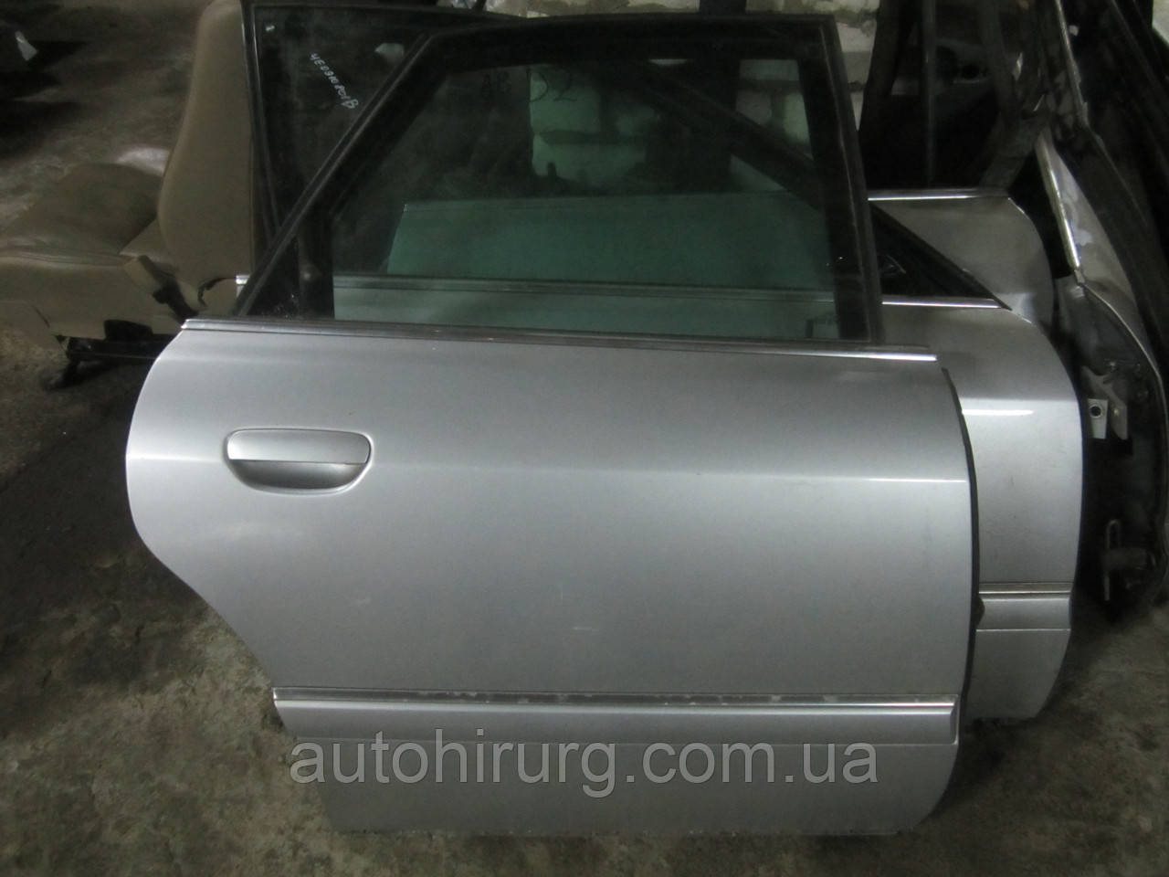 Задні права дверцята audi a8 d2