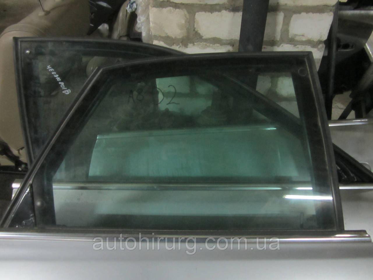 Скло заднього правого дверей audi a8 d2 (43R-001403)