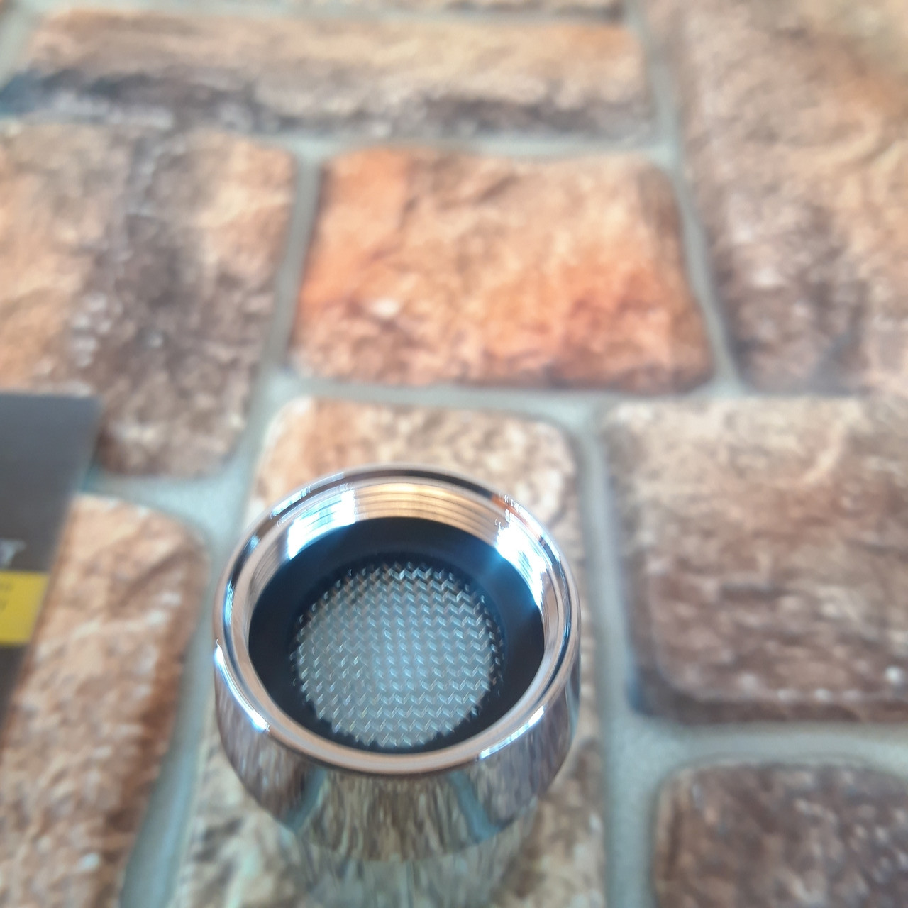 Насадка на кран c LED подсветкой Светодиодная 3 цвета New Design Аэратор для экономии воды (Настоящие фото) - фото 4 - id-p1303640014