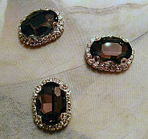 Камінь в сріблястій оправі 2,2*1,7 см сірий