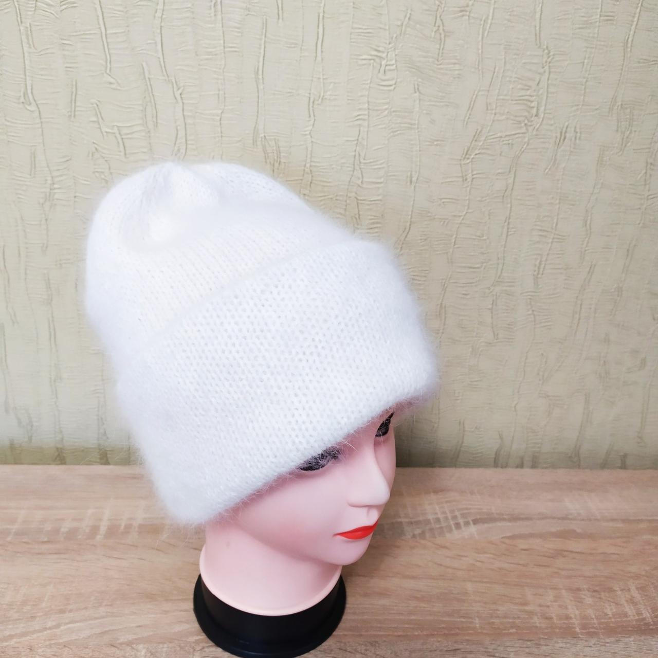 Зимова жіноча шапка. Біла пухнаста подвійна шапка з відворотом, пух норки