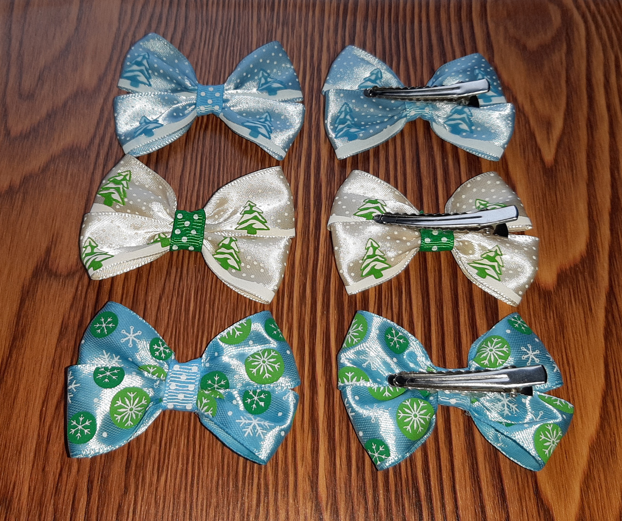 Дитяча новорічна заколка-крокодильчик «Бантик»