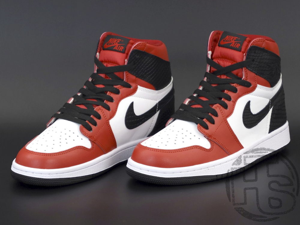 Air jordan hotsell 1 chicago satin