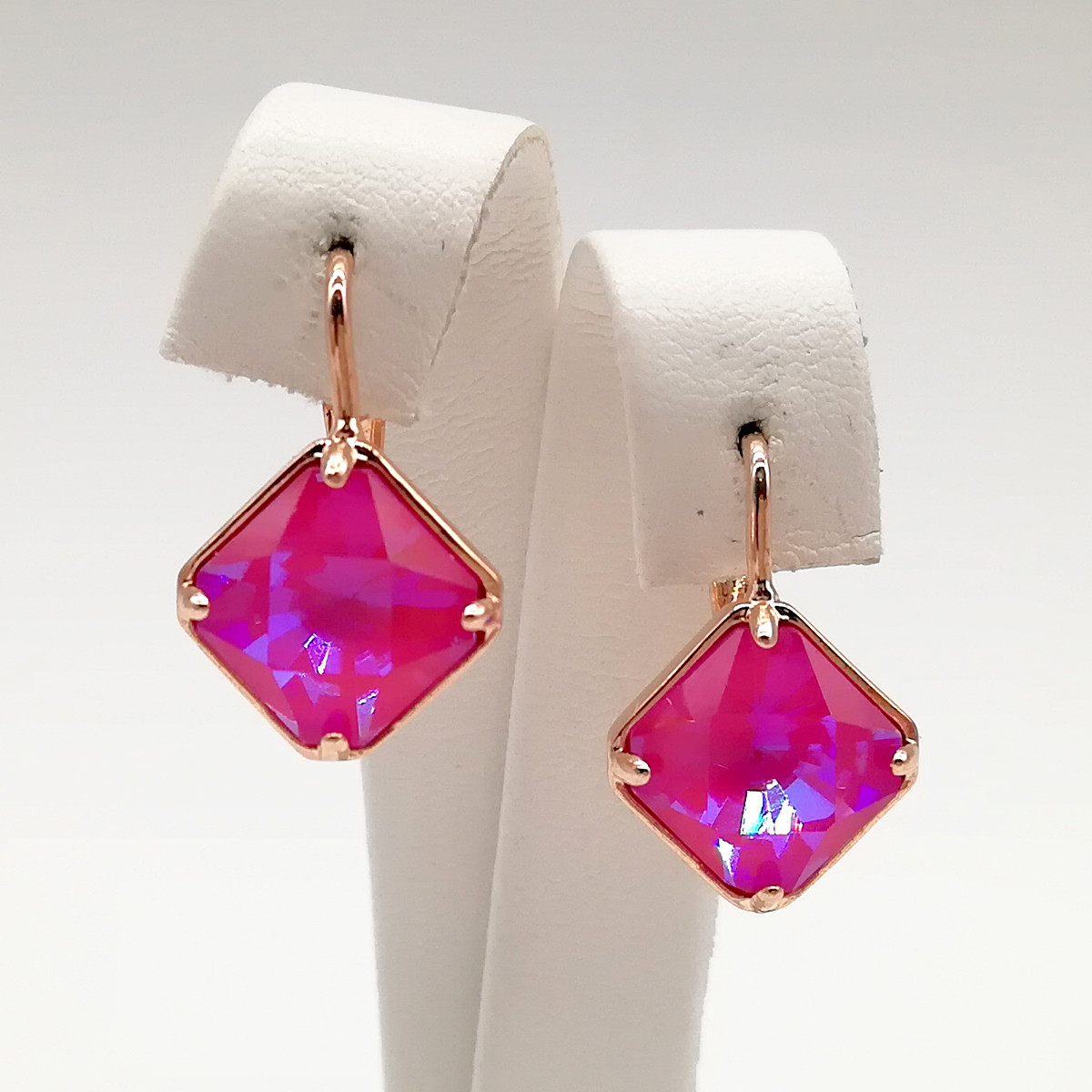 Сережки SONATA з медичного золота, кристали Swarovski яскраво-рожевого кольору, позолота PO, 24761