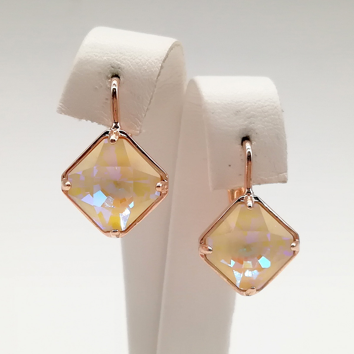 Сережки SONATA з медичного золота, кристали Swarovski кольору шампань, позолота PO, 24768