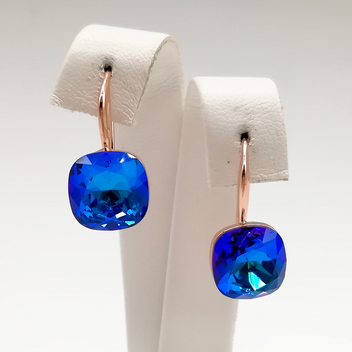 Сережки SONATA з медичного золота, кристали Swarovski яскраво-синього кольору, позолота PO, 24775