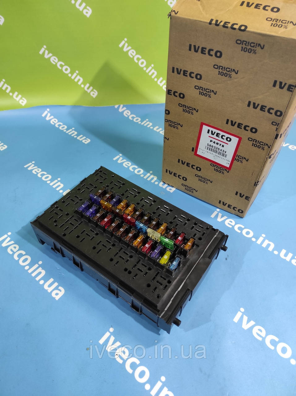 Блок запобіжників Iveco EuroTech EuroStar EuroTrakker Trakker 500325434 Блок керування електронний Івеко