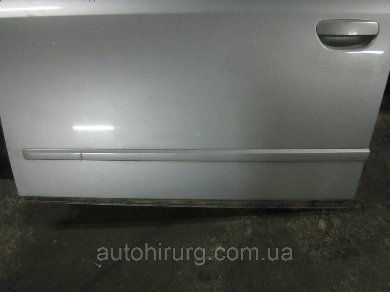 Молдинг передньої лівої двері audi a4 b6