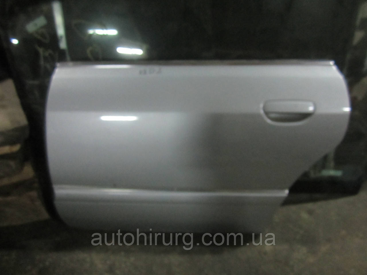 Задні ліві двері audi a8 d2