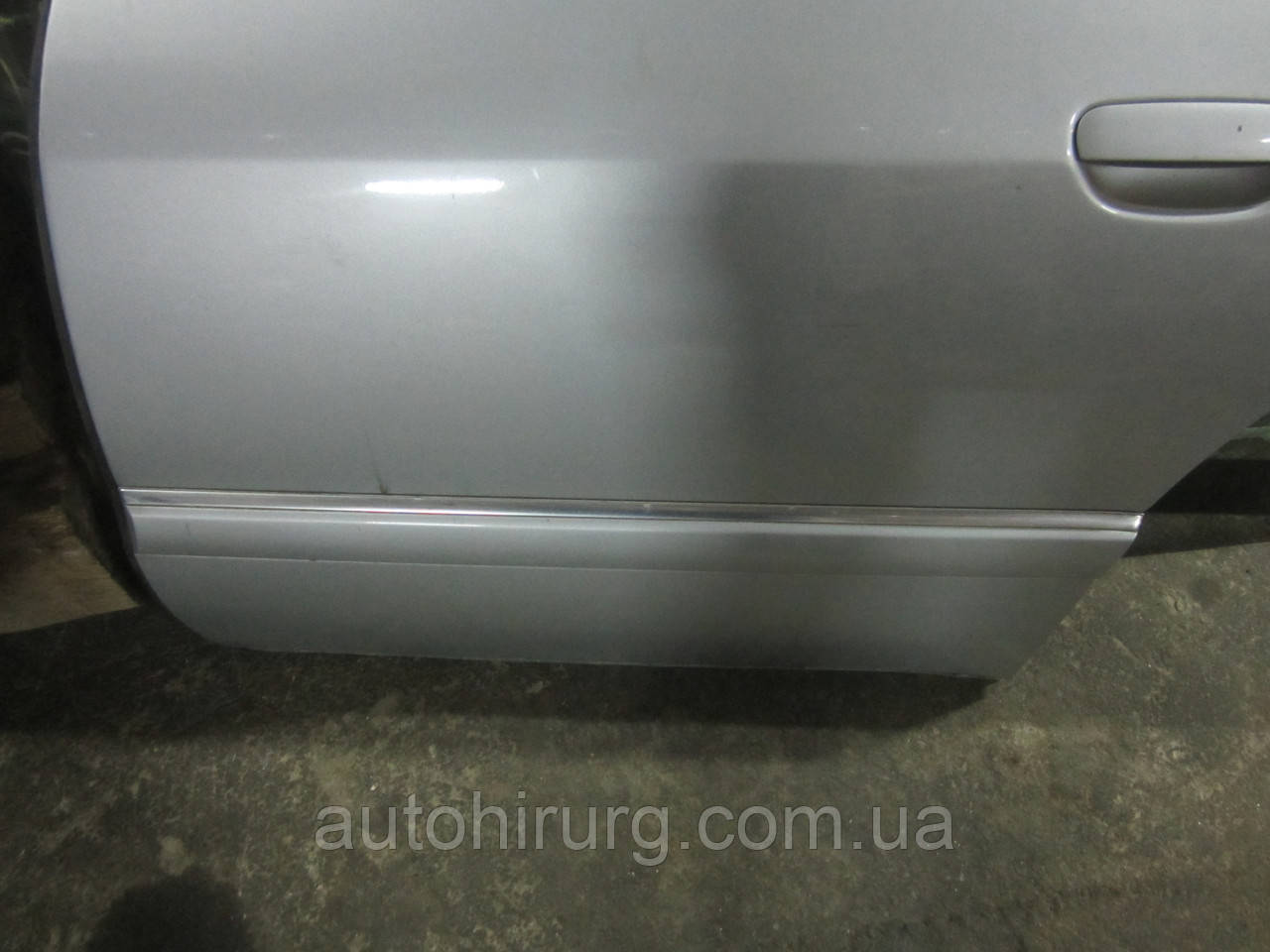 Молдинг задніх лівих дверей audi a8 d2