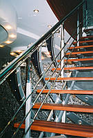 Лестница в стиле хайтек, лестничные ограждения хайтек. Изготовление на заказ