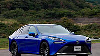 TOYOTA ПРЕЗЕНТУВАЛИ ЕКО-ВОДНЕВИЙ СЕДАН
