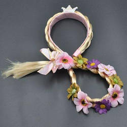 Коса Ельзи з квітами