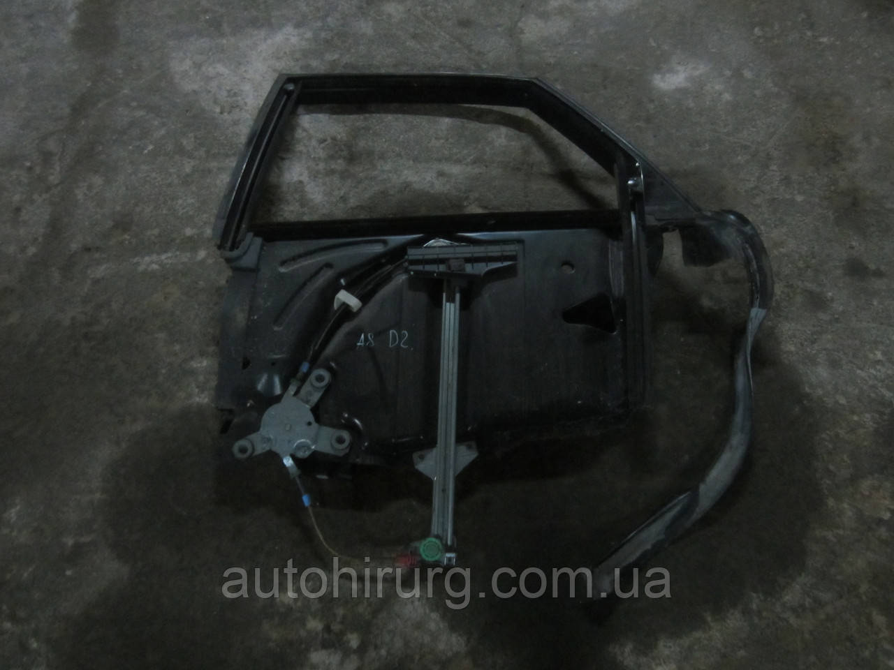 Задній лівий склопідіймач з рамкою скла audi a8 d2 (4D0839397)
