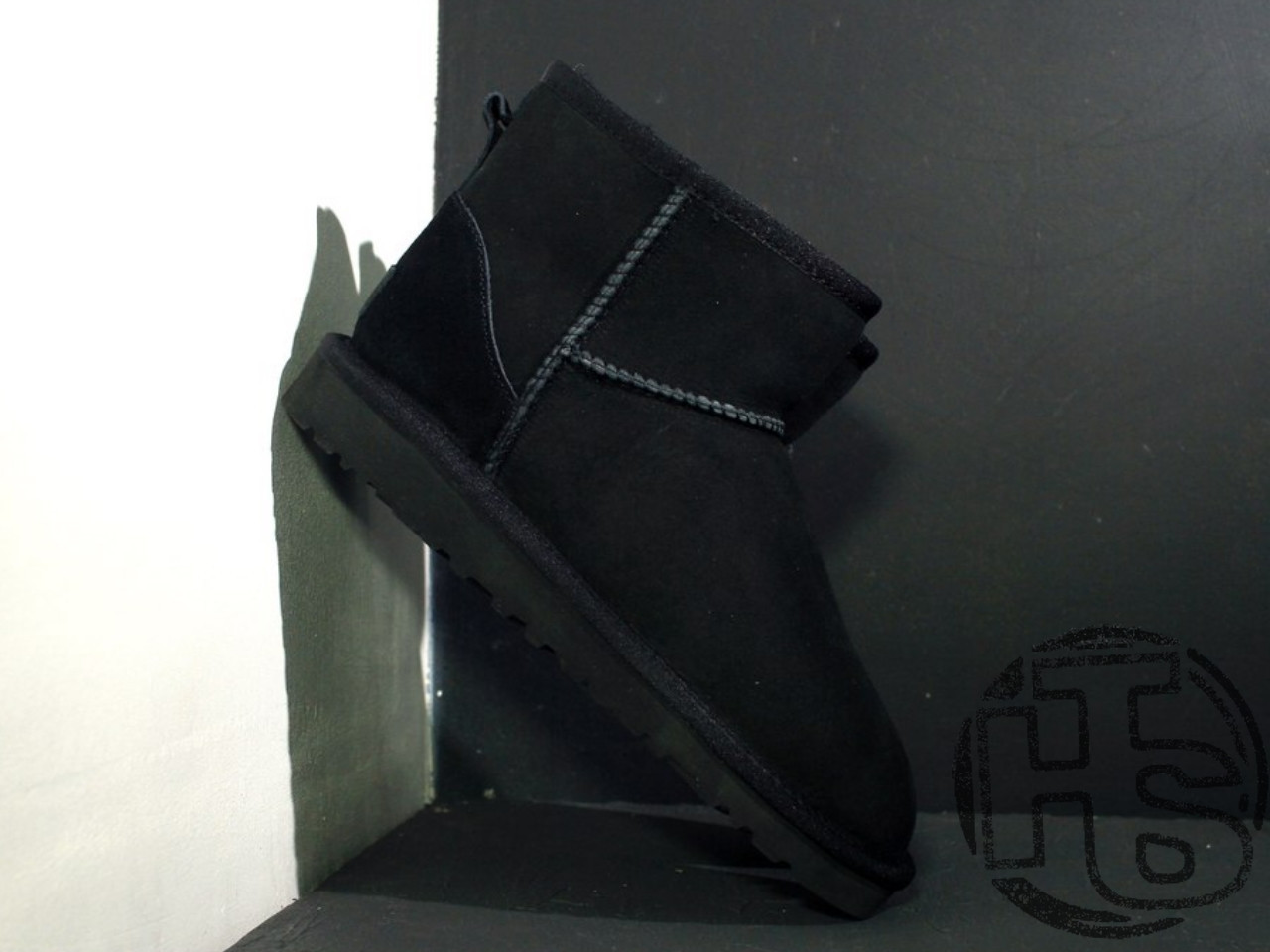 Жіночі угги UGG Classic Mini Black 5854w, фото 1