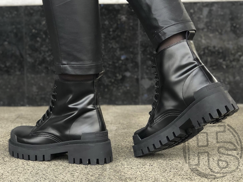 Жіночі черевики Balenciaga Strike Lace-Up Boot Black 589338WA9601000 (матовые), фото 1