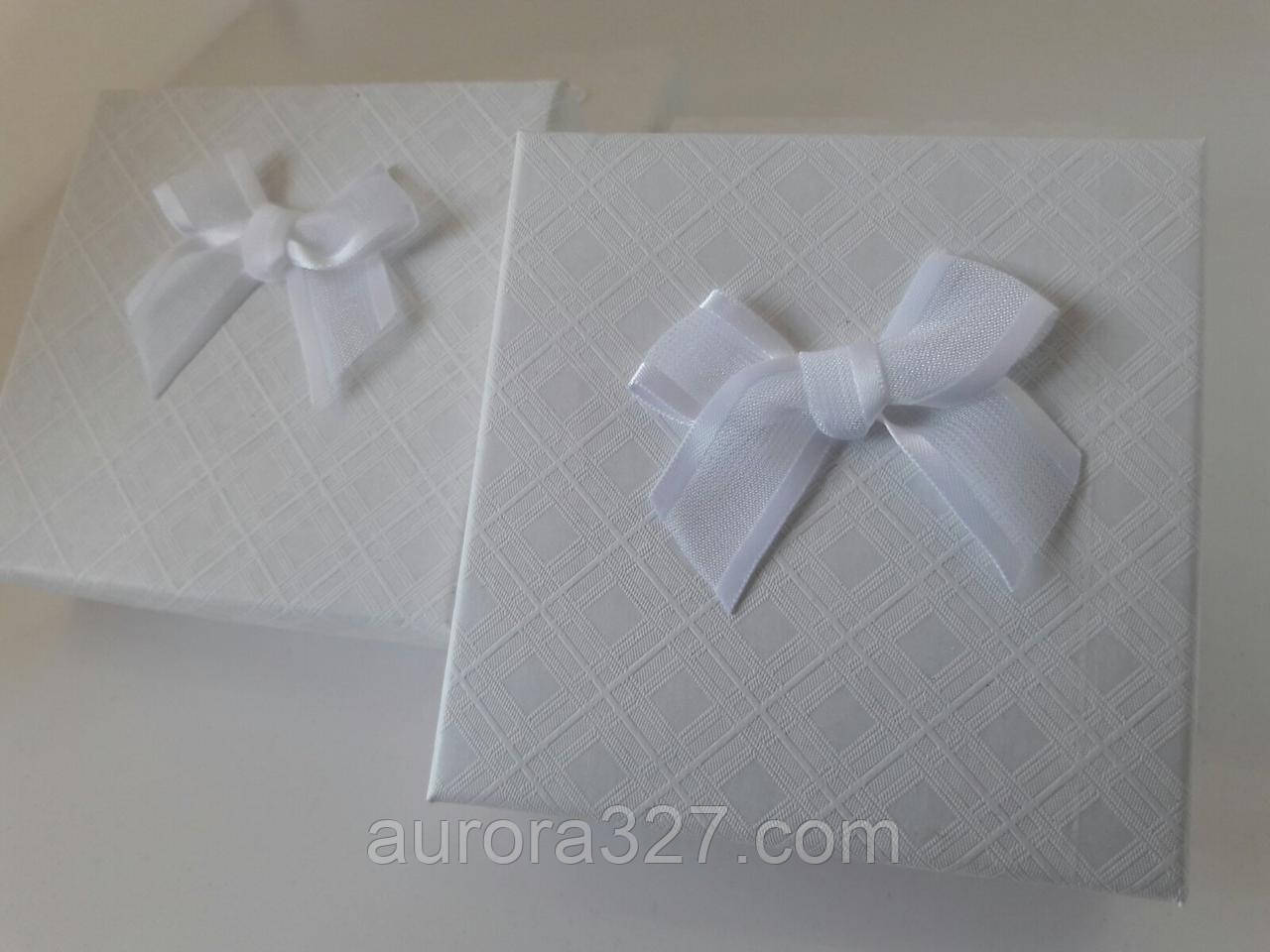 Подарункова коробочка для набору картон "геометричний візерунок" 9х9х3 см біла