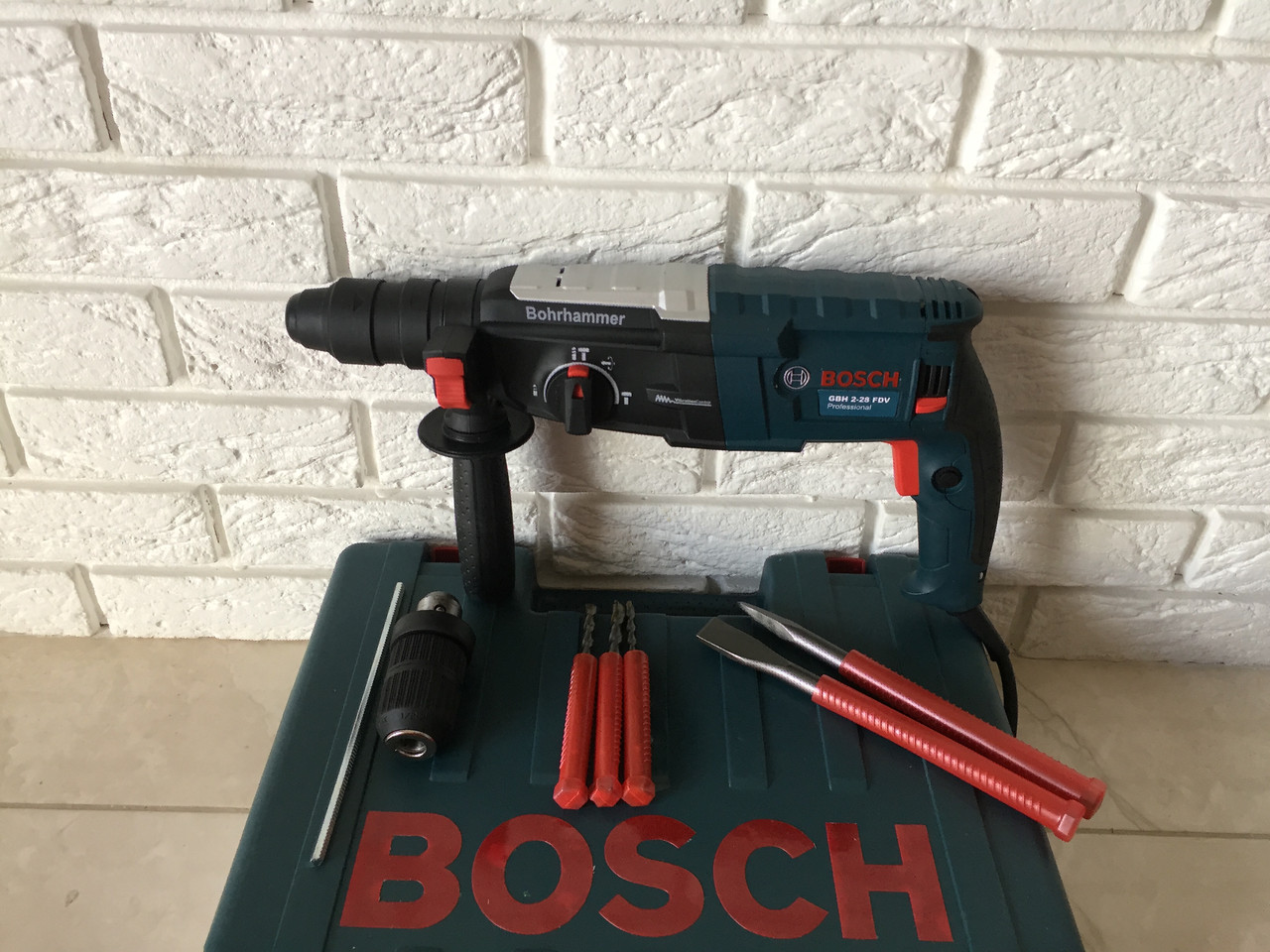 Перфоратор Bosch 2-28 DFV : 850Вт : 3.2 Дж