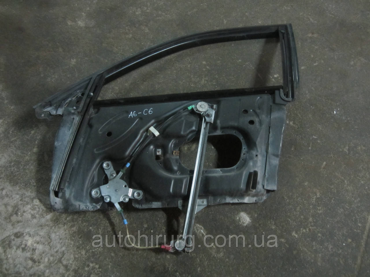 Передній лівий склопідіймач з рамкою скла AUDI A6 C6 (4A0837397)