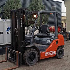 Вилочний навантажувач газ-бензиновий 2,5 тонни Toyota 02-8FGF25 2014 б/у, фото 2