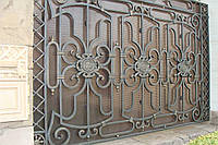 Кованный забор с орнаментом с поликарбонатом. Изготовление заборов, ворот и калиток на заказ