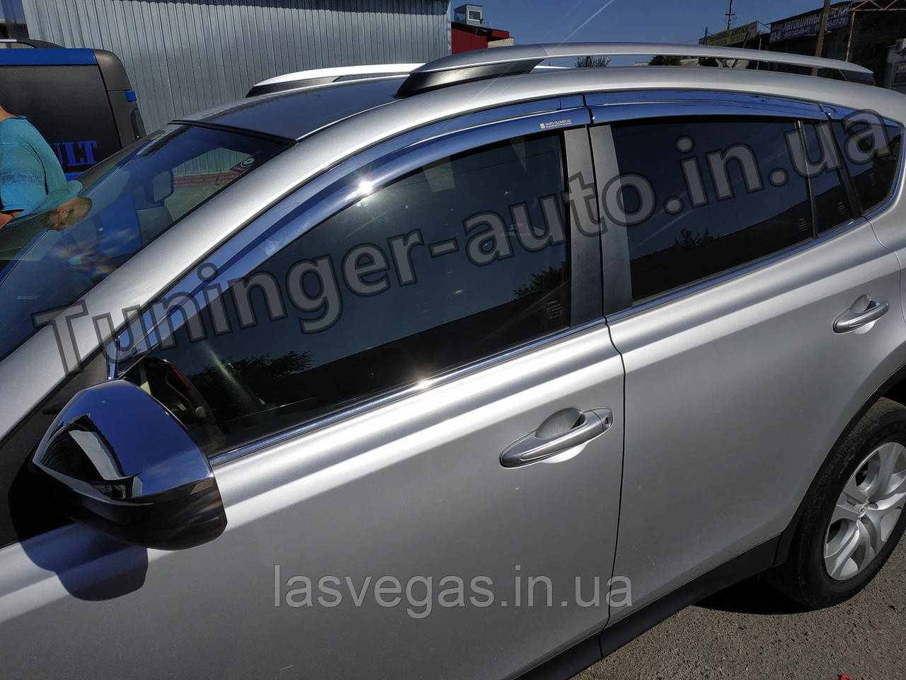 Дефлектори вікон (вітровики) хромовані Toyota RAV4 2013- (Autoclover D690)