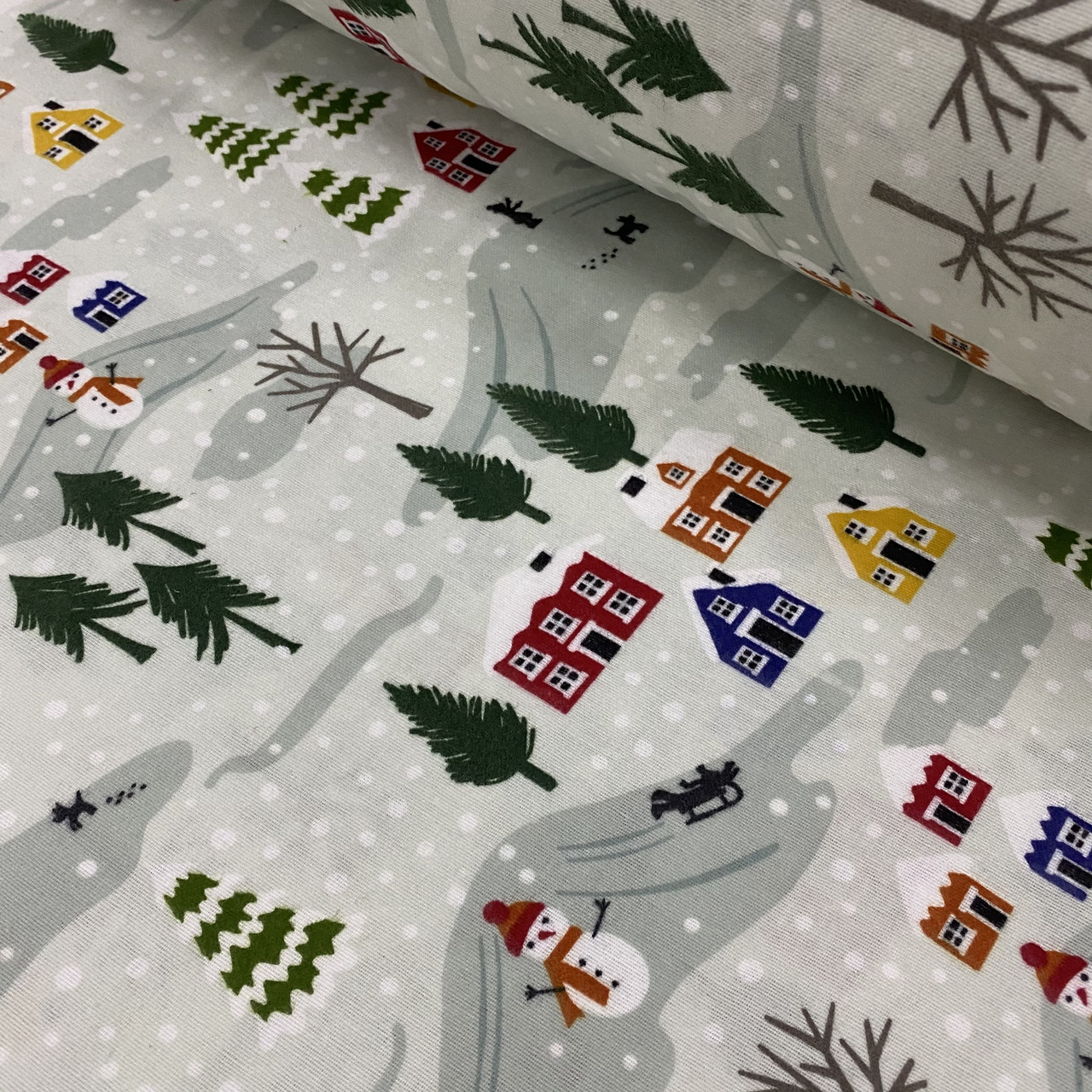 Фланелева тканина сніговики з будиночками та зеленими ялинками на м'ятному (шир. 2,4 м) (FL-W-0055), фото 1