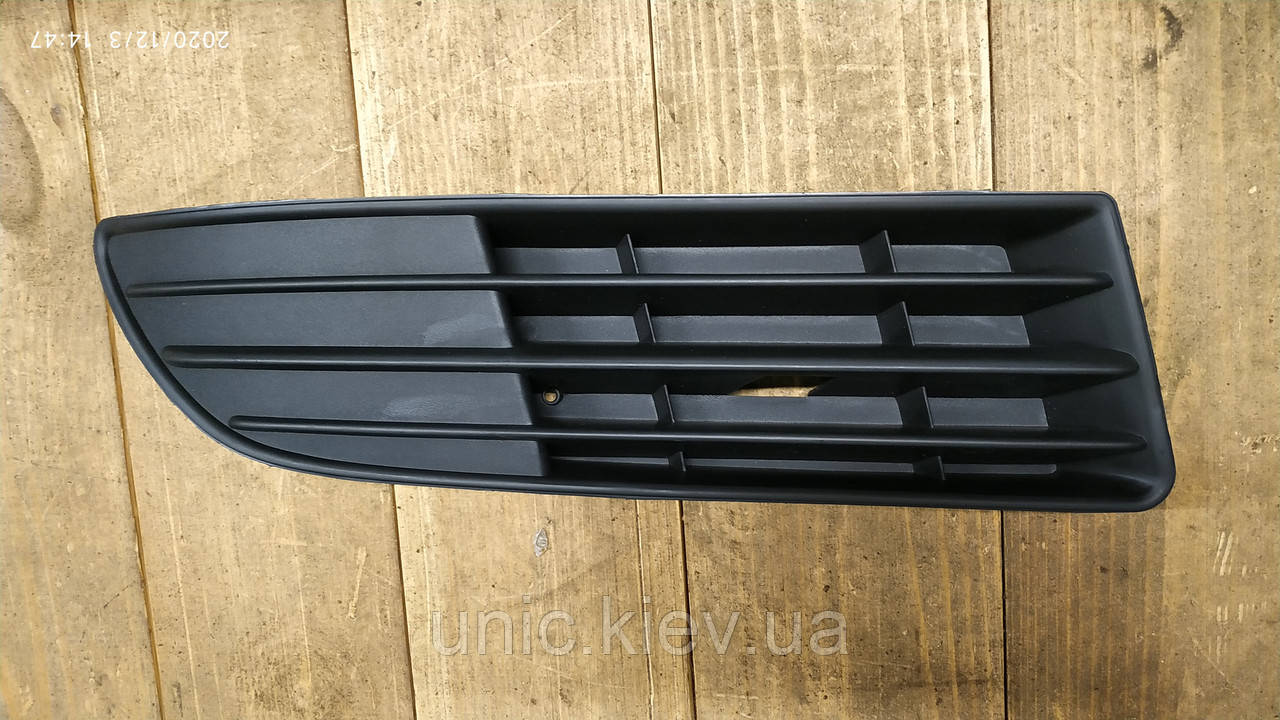 Решітка бампера VW Polo 05-09 без ПТФ (FP7408994) нова