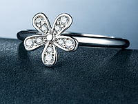 Женское кольцо с фианитами Цветок, посеребрение, размер 18