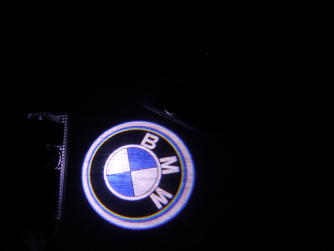 Подсветка двери с логотипом BMW (F10 F11 F07 F12 F13 F01 F02 F03 F04 / 4шт) - фото 2 - id-p1307558497