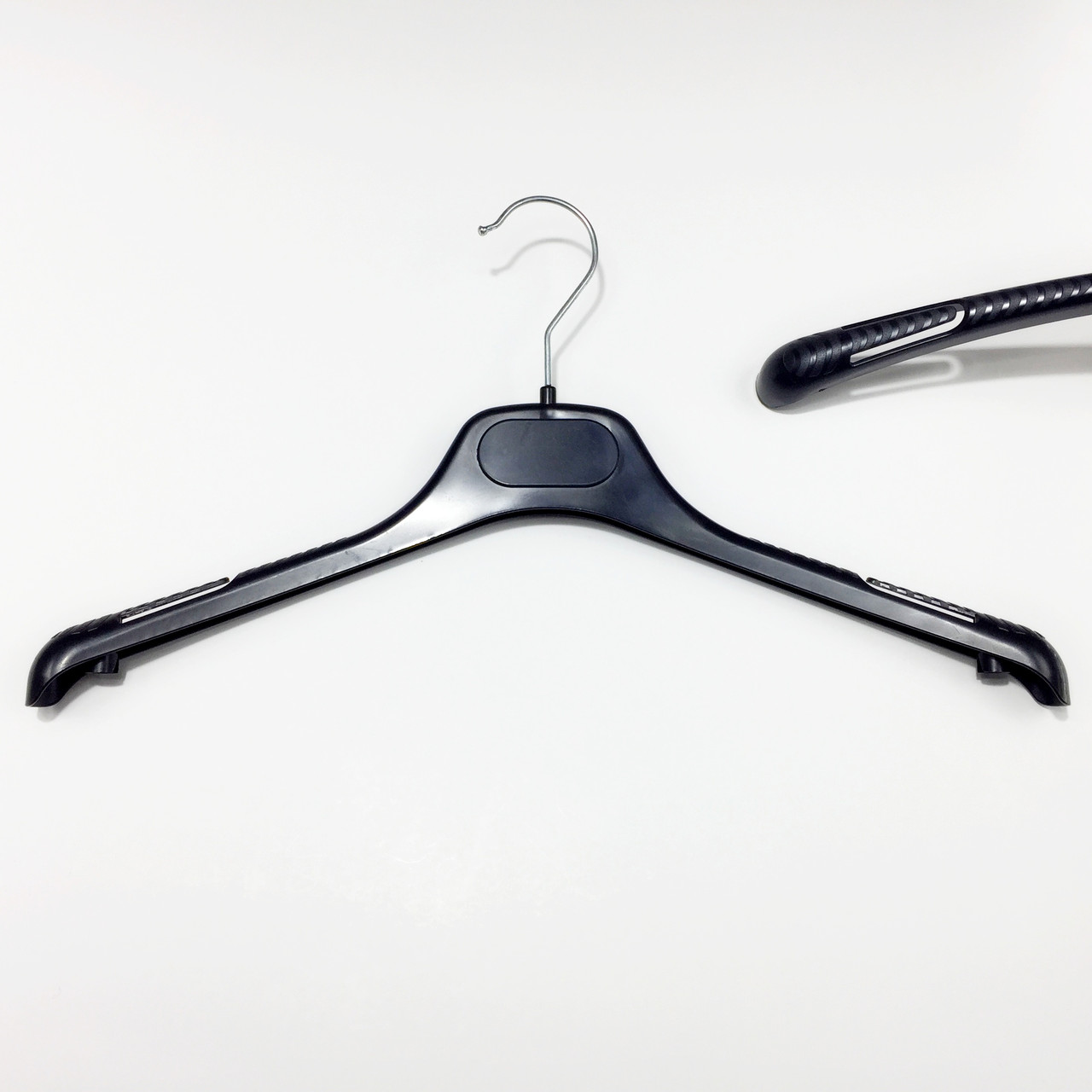 Пластикові плічка вішаки для одягу W-TOP40 чорного кольору, довжина 400 мм