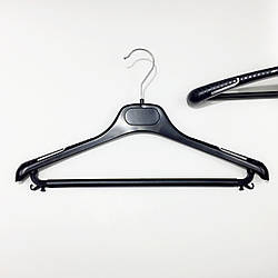 Пластикові плічка вішаки для одягу W-ТОРр40 чорного кольору, довжина 400 мм