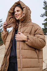 Жіночий пуховик утеплений кольору хакі з капюшоном One-Point, фото 2