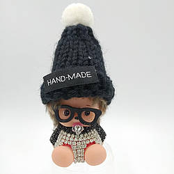 Автомобільний ароматизатор на решітку пупс в чорній шапці