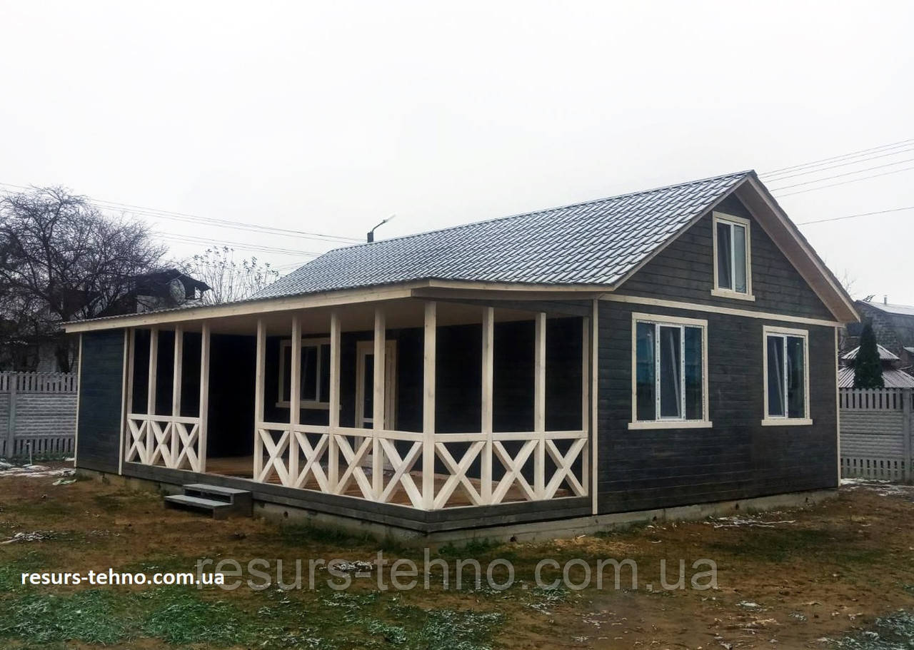 Будинок дерев'яний 10 м х 10 м із терасою.
