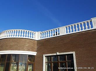 Наши балюстрады и балясины не требуют какого-либо дополнительного ухода, благодаря своей технологии мрамор из бетона. По своей красоте и прочности не уступают натуральному камню. Наши изделия способны облагородить любой интерьер загородного дома.