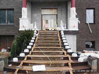 Не теряйте возможность заказать бетонную балюстраду с балясинами. Технология мрамор из бетона снимает с вас нужду ухода за данными изделиями. Наши товары не требуют покраски или шпаклевки. Гарантированный срок службы более 25 лет.