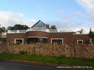 При производстве бетонных балясин и балюстрад мы всегда стремимся к тому , чтобы качество и цена соответствовали друг другу. Гарантированный срок службы наших изделий более 25 лет. Наши балясины и балюстрады обладают высокой прочностью и плотностью.