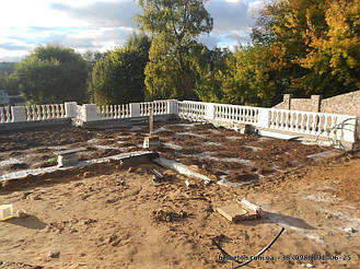 Наши балюстрады и балясины не требуют какого-либо дополнительного ухода, благодаря своей технологии мрамор из бетона. По своей красоте и прочности не уступают натуральному камню. Наши изделия способны облагородить любой интерьер загородного дома.